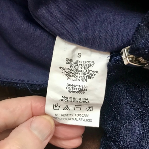 Navy Lace Sleeveless Dress - Picture 5 of 6